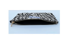 Load image into Gallery viewer, Lilibridge Clutch, Sea Feather Black